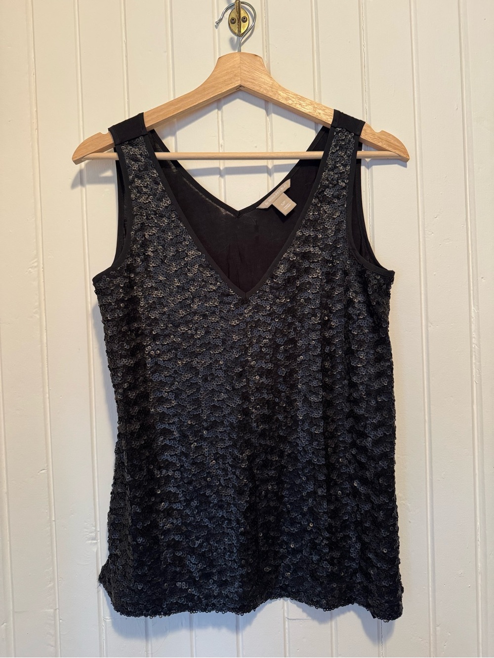 Banana Republic Black Sleeveless Sequin V-Neck camisole
